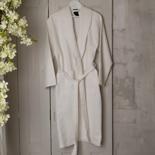 Z. Textile darázsmintás fürdőköntös